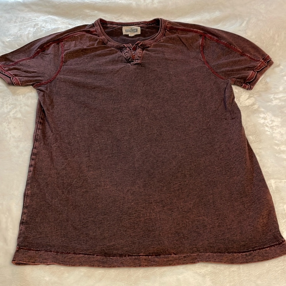 Distillery Men’s size Medium burgundy tshirt.